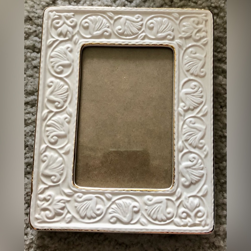 Elegant Photo Album with Ceramic Floral Cover with Subtle Gold Trim